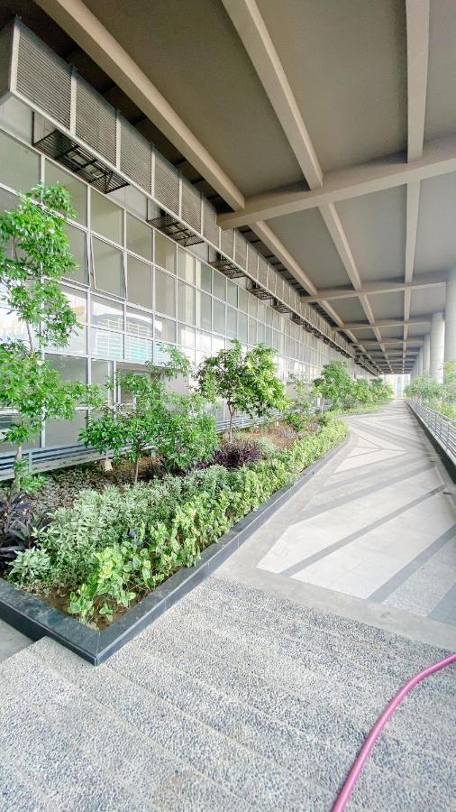 Cozy And Classy Studio Across Airport Terminal 3 ปาไซ ภายนอก รูปภาพ