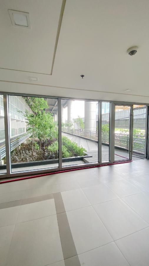 Cozy And Classy Studio Across Airport Terminal 3 ปาไซ ภายนอก รูปภาพ